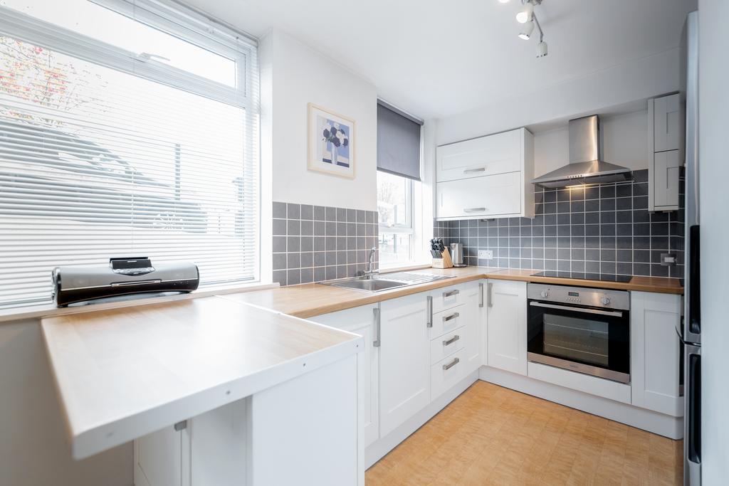 Putney 1 Bed By Basetogo Apartment London