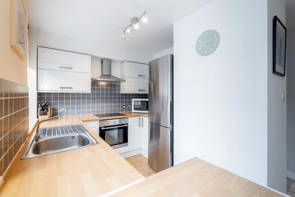 Putney 1 Bed By Basetogo London